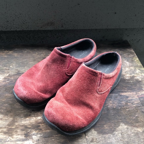 LL Bean Women's Red Suede Comfort Mocs Stain Resistant Slip on Shoes Size 9.5 - Picture 3 of 10
